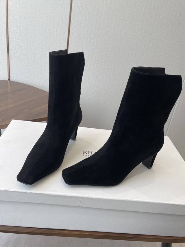 Khaite 25Ss Latest butter leather ankle boots with a small square heel, a versat