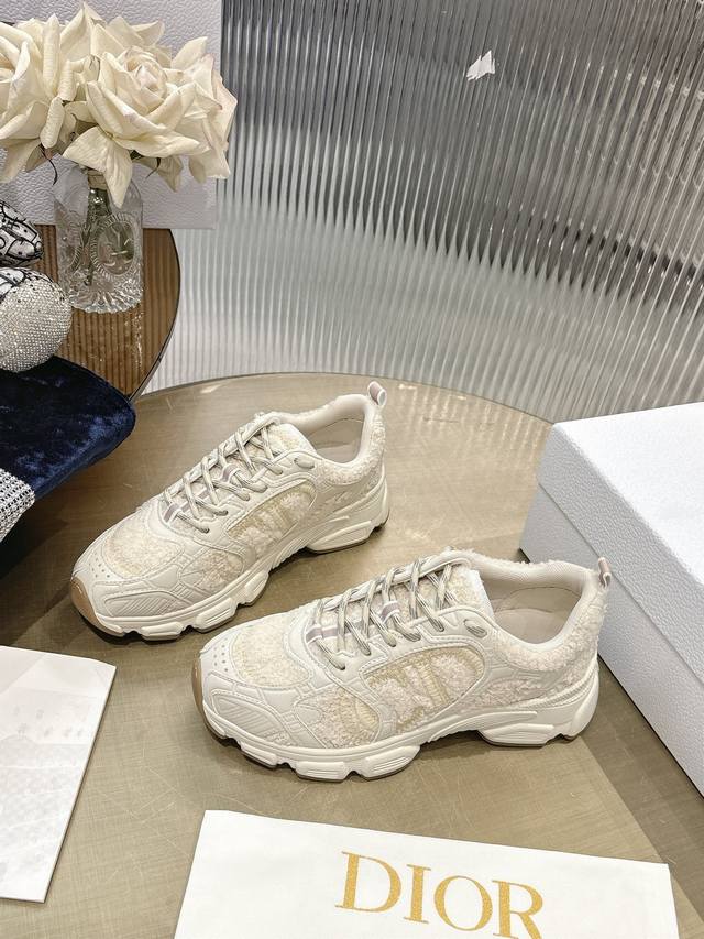 The latest hot-selling celebrity style, the Dior Chrono, a brand new casual spor