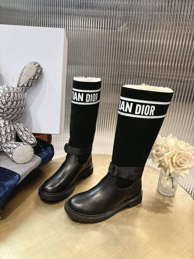 The latest leather version is so cool!! Available with leather lining, wool lini