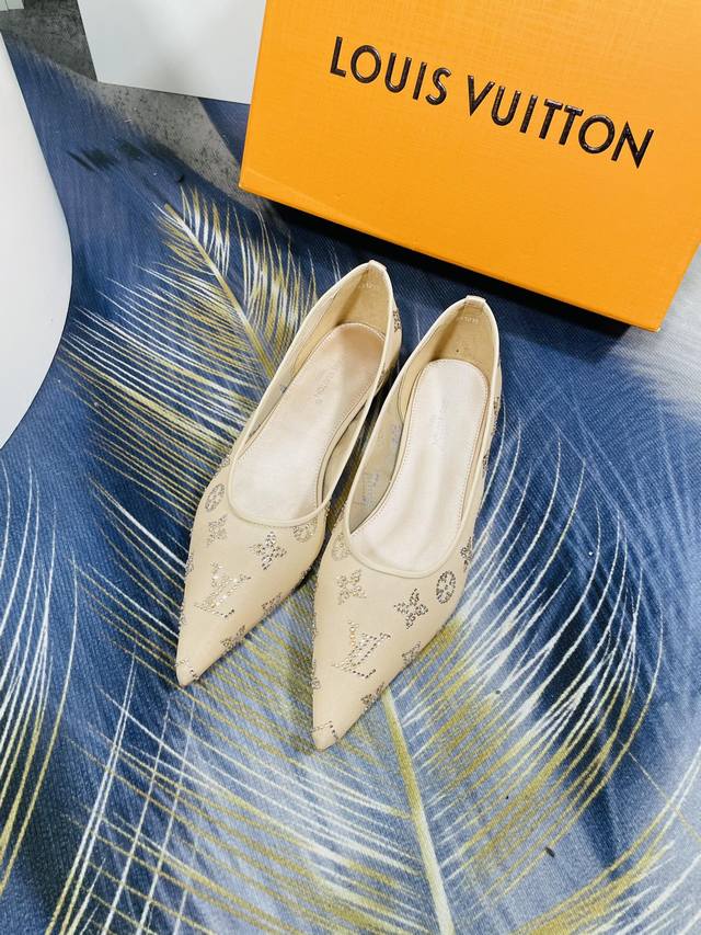 New flat shoes, same style and color as those in official Louis Vuitton boutique