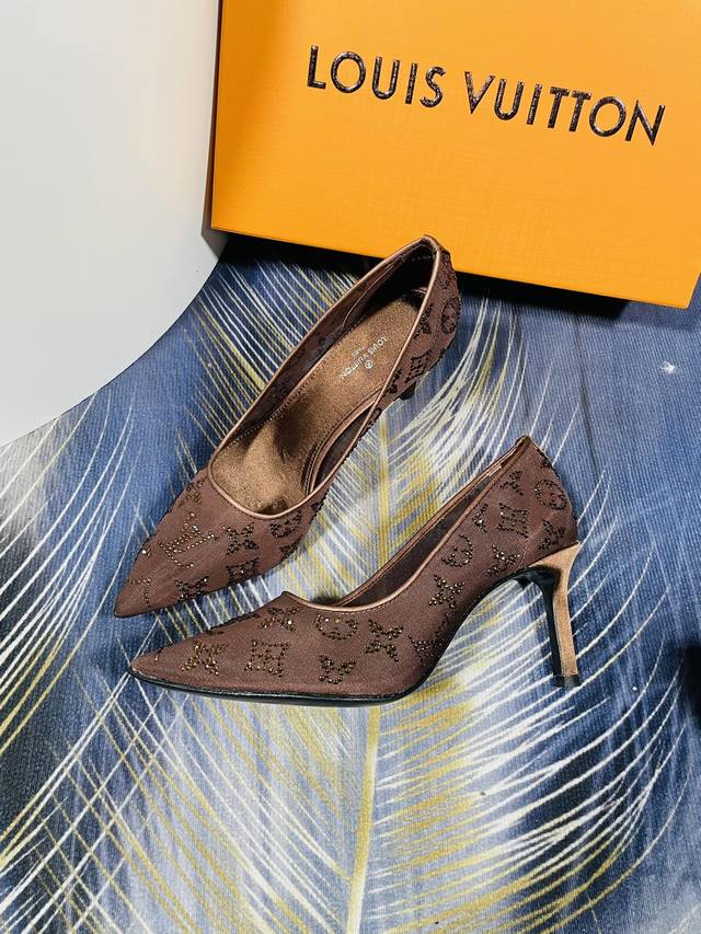 7.5-8cm, the same new style and color as those in the official boutiques of Gaol