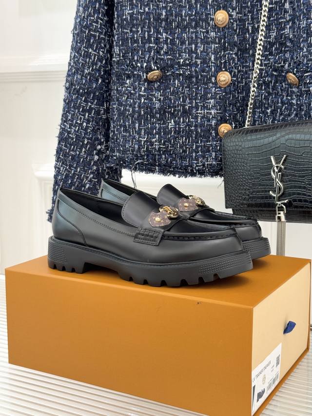 Top-tier Louis Vuitton new arrival: Classic monogram leather platform casual loa