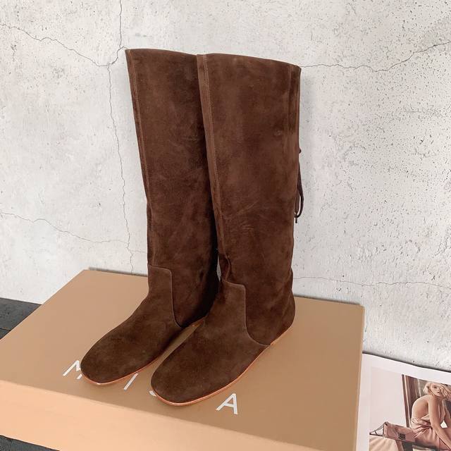 Miista 2025 Autumn/Winter New Riding Boots, same style as Ouyang Nana. A pair of