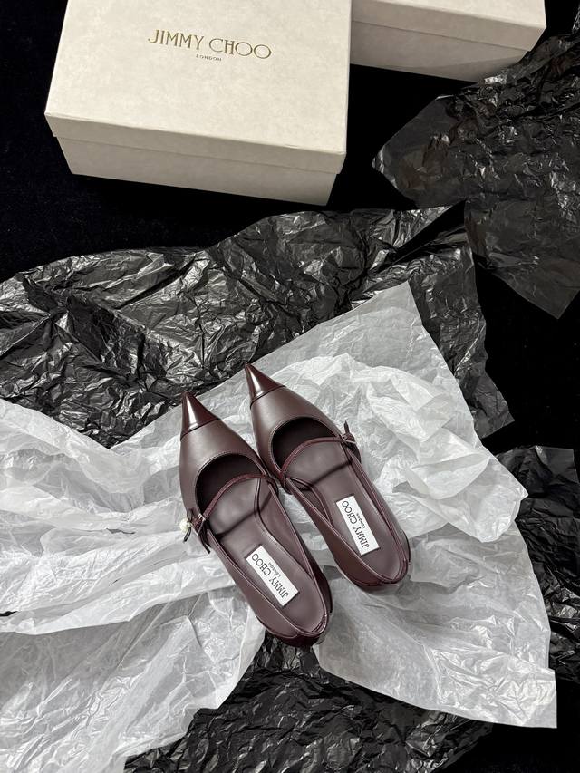 Jimmy Cho* New Arrival These single shoes perfectly blend elegance and style. Th