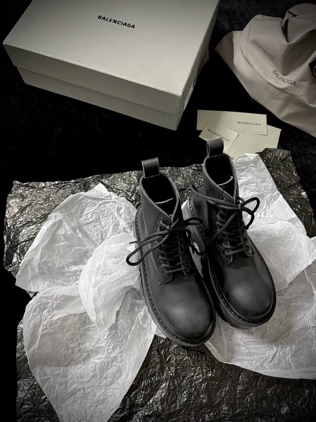 Balenciag* New Arrival Platform Martin Boots are simply the epitome of cool and