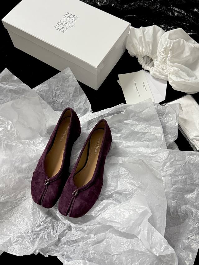 Maison Margiela* New Arrival! Original Color Ballet-Style Split-Toe Shoes - A Re