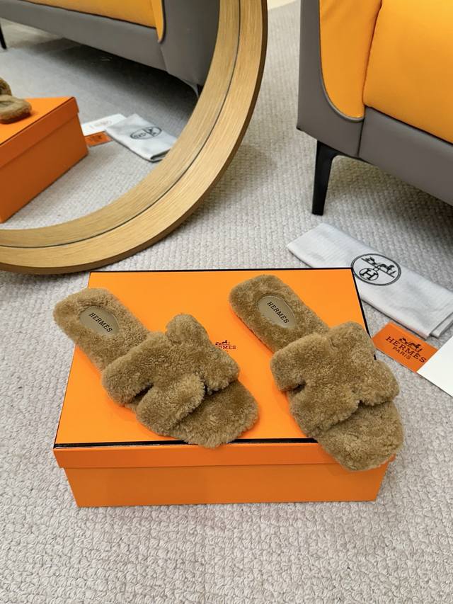 Factory P Wholesale P Hermes Fur-lined Rolled Fleece H Slippers. This year's fab