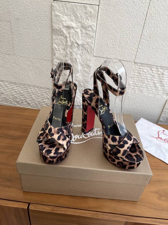 Top Version: Christian Louboutin 2026 Spring/Summer Fashion Show Sandals, Platfo