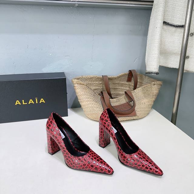 High-quality factory release! Alaia, a niche trendy brand, presents its Spring/S