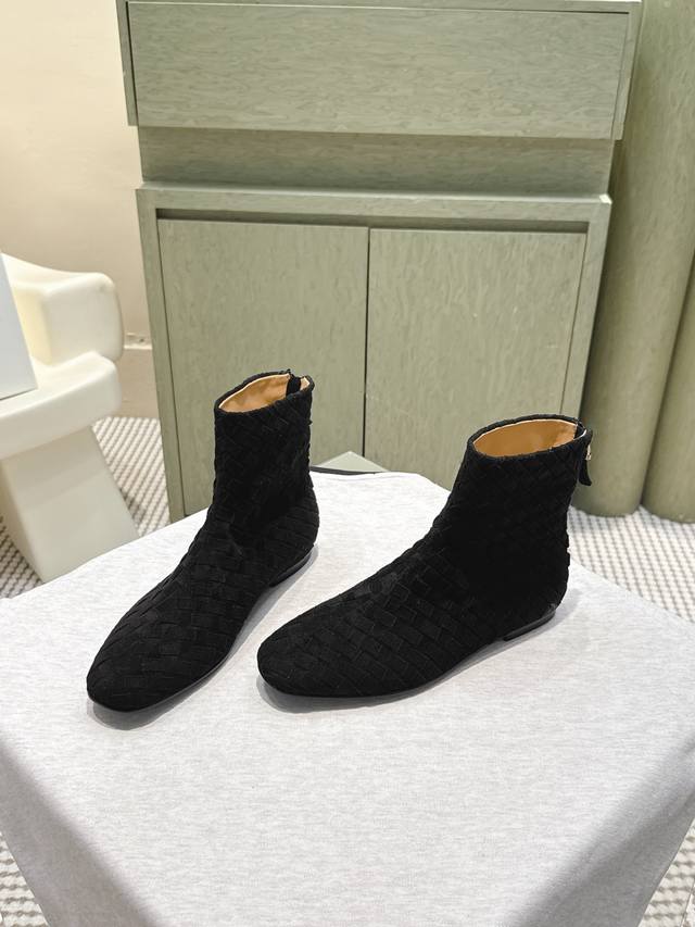 High-quality (retailer-grade) The Row 2025 Fall/Winter new hand-woven flat ankle