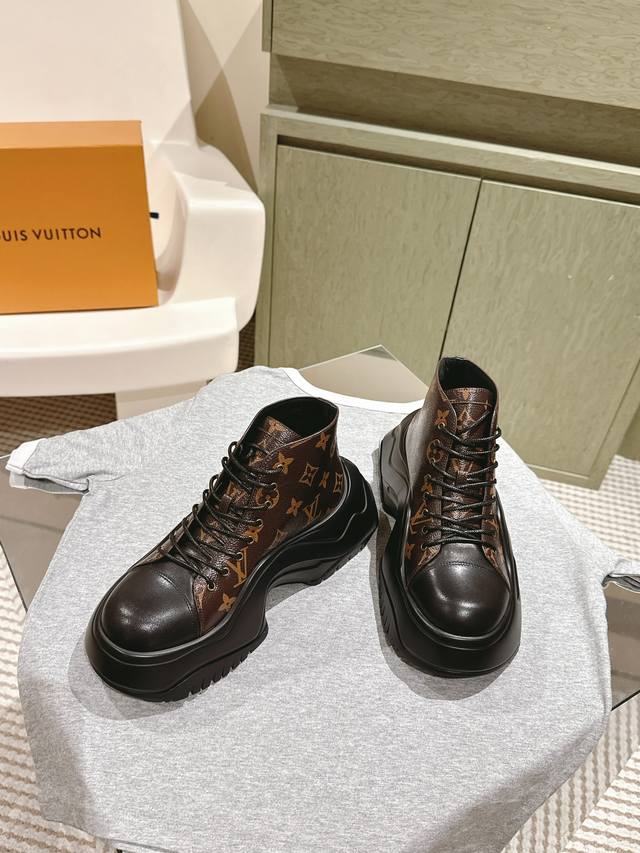 Top-tier platform ankle boots for autumn and winter. Louis Vuitton LV, new style