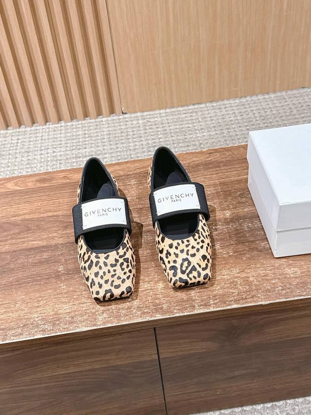 Givenchy# Zhang Ruonan's Sliced Square Ballet Flats - Hot Selling Patent Leather