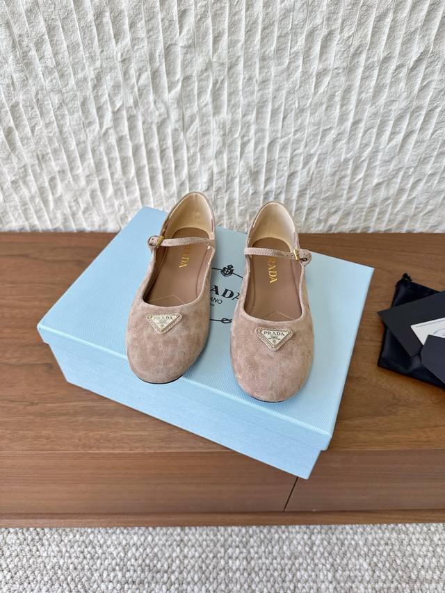 G716 Prada 25Ss Autumn/Winter New Flat Mary Jane Ballet Flats. These horsehair b