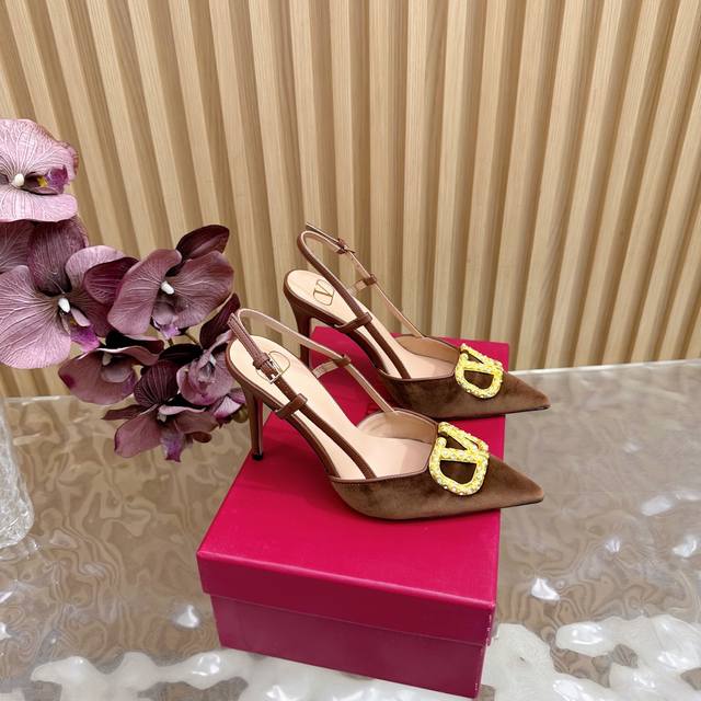 Valentino 25Ss New Arrival from Valentino Boutique: Diamond V-Buck Chunky Heel S