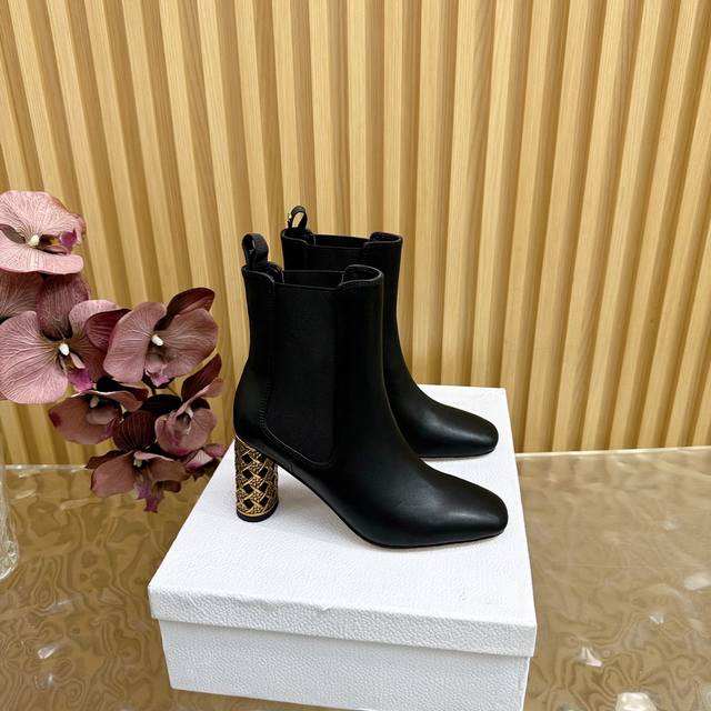 Top version, updated simultaneously with boutiques: Dior 2025 Fall/Winter New Bi