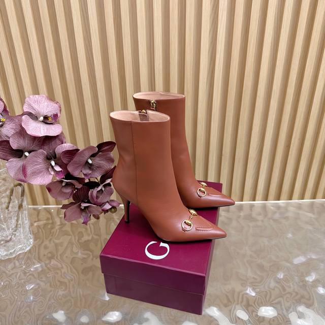 Top-tier Gucci 2025 Early Autumn New Horsebit Ankle Boots (Cloth/Leather). Class