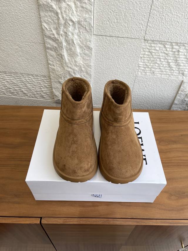 Top Version: Loewe 2025 Autumn/Winter New Wool Snow Boots. These Loewe Autumn/Wi