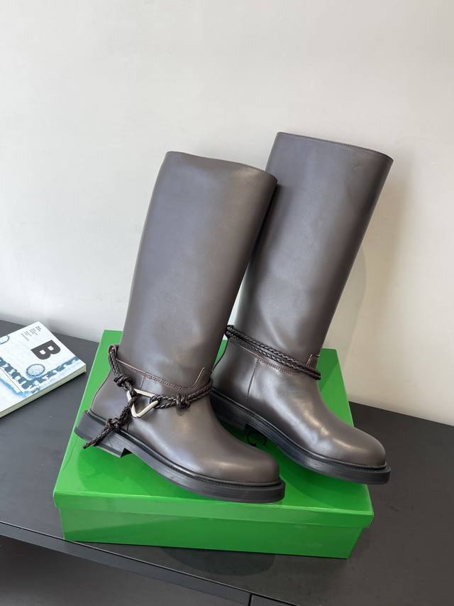 Bottega Veneta (Bv) Fall/Winter New Slip-on Fashion Riding Boots So cool, I fell