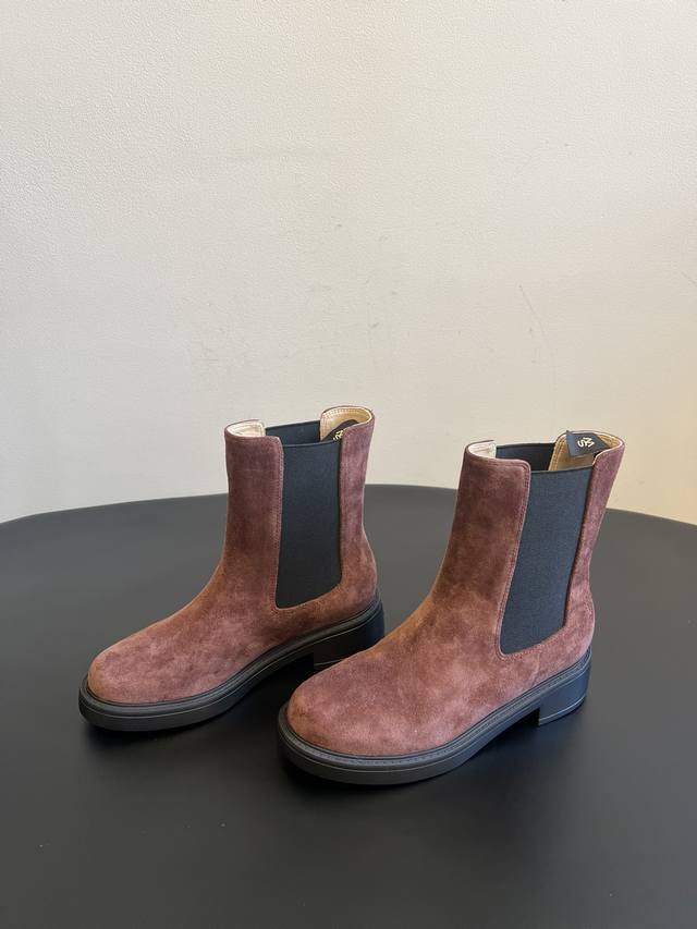 Authentic Stuart Weitzma* SW 5050 Chelsea Boots (Ankle Boots) - Available in bla