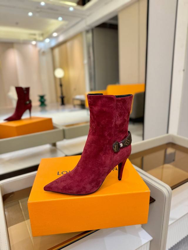 Price: LV Fall/Winter runway style ankle boots, updated simultaneously with the