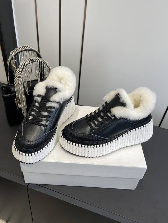 Chloe's new autumn/winter wool platform casual shoes have been a hit in the fash