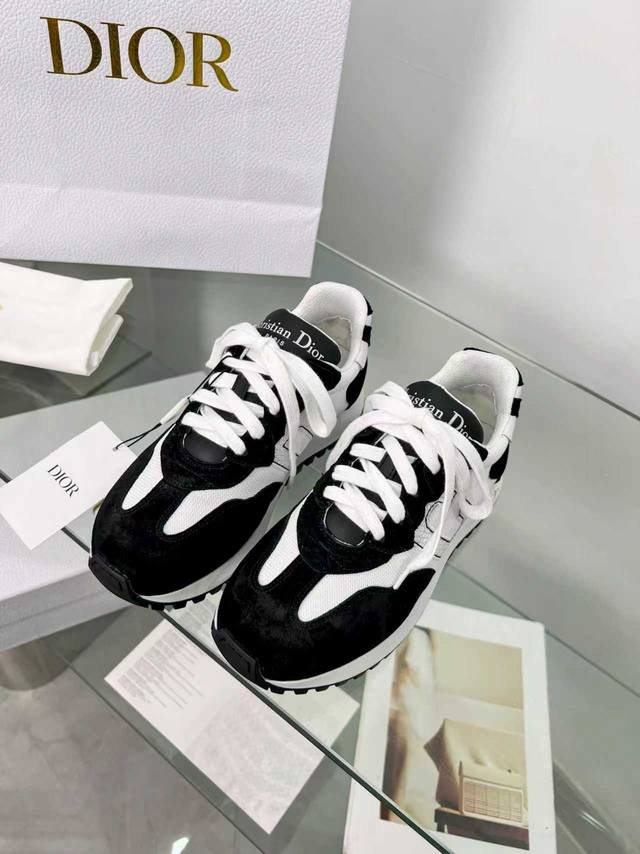 2025 New C'est Dior Sneakers, featuring a C on the left and a D on the right to