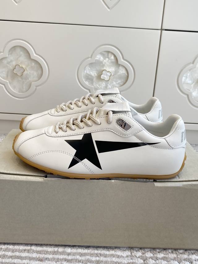 Ggdb Latest Thin-Soled Dirty Sneakers! German-style athletic shoes. Made with pu