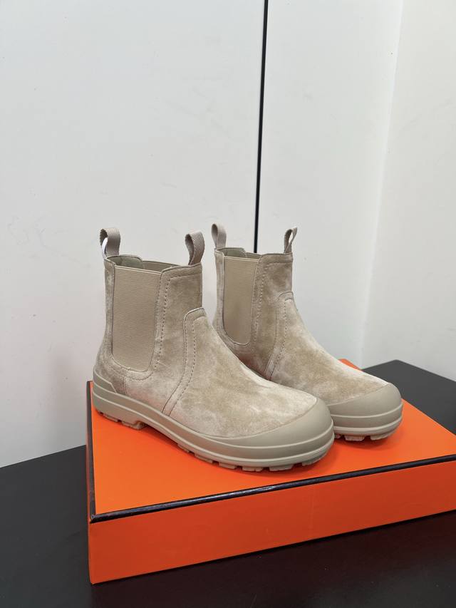 Hermes classic ankle boots, SS25, brand new. Classic design, original calfskin l