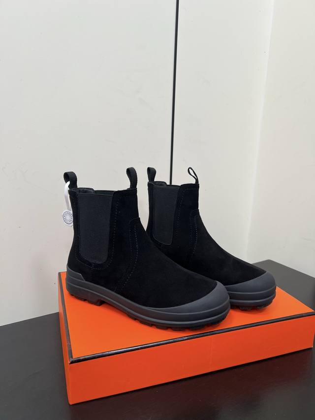 Hermes classic ankle boots, SS25, brand new. Classic design, original calfskin l