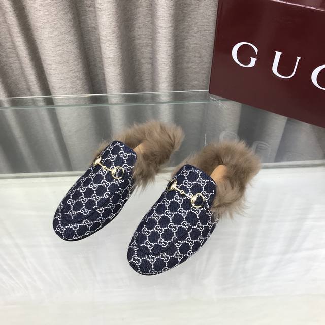 Diamond-finish 2025 Early Autumn New Colorway Gucci Princetown Classic Wool Slip