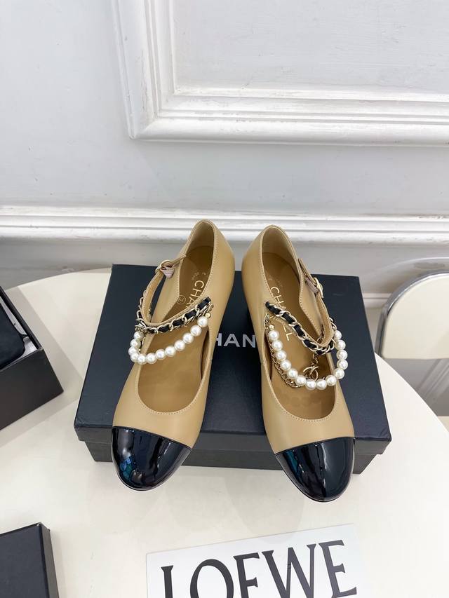 Chanel 25 2025 Spring/Summer New Arrival Classic Runway Style Chanel Double C Pe