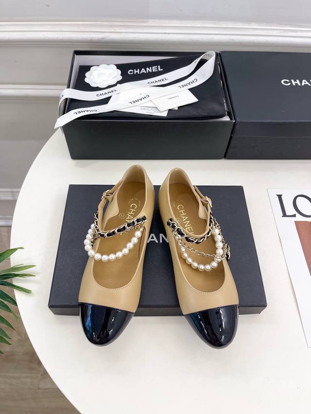 Chanel 25 2025 Spring/Summer New Arrival Classic Runway Style Chanel Double C Pe