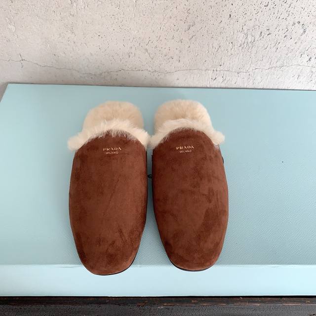 Prad*2025 Early Autumn New Style Furry Slippers, a must-have trendy item, simple