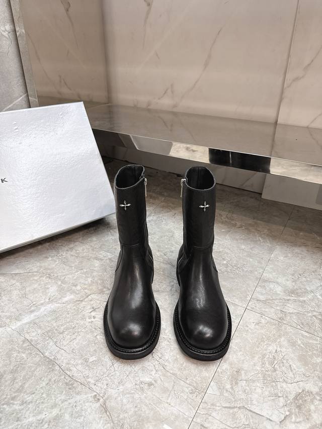 Smfk 2025 Autumn/Winter New Wilderness Series Horsehide Boots. These are the lat