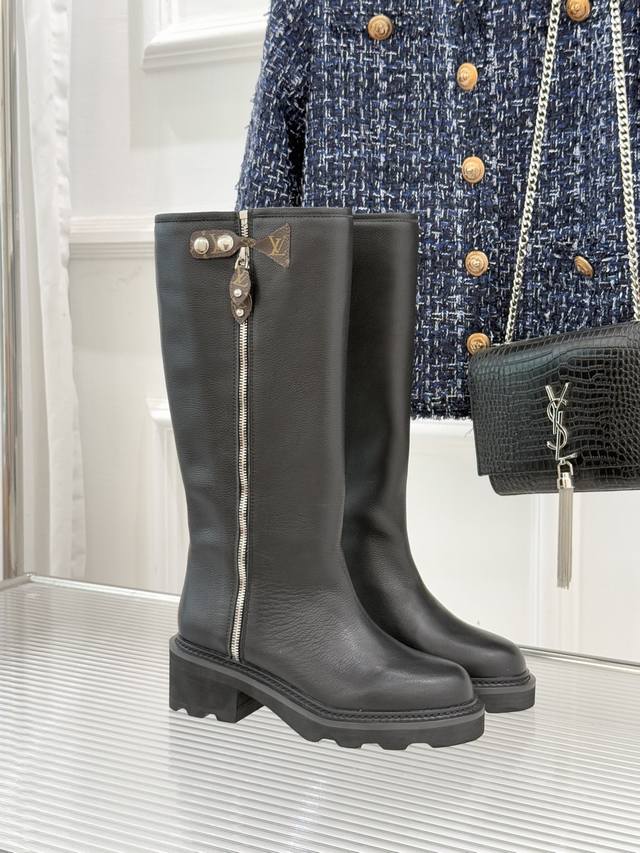 Louis Vuitton 25Wf Autumn/Winter New Side Zipper Thick-Soled Riding Boots. Made