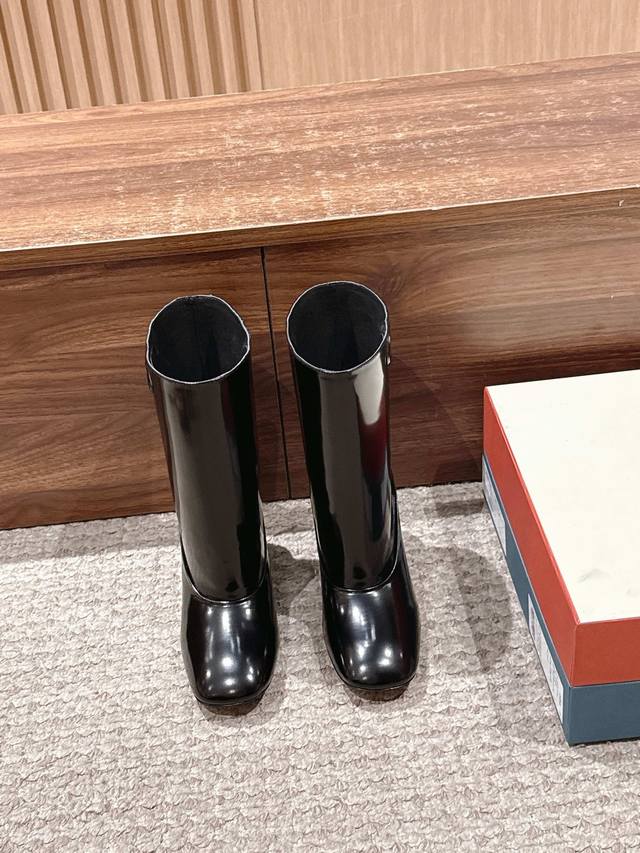 Marni's stunning new Fall/Winter chunky-heeled riding boots are here! They're he