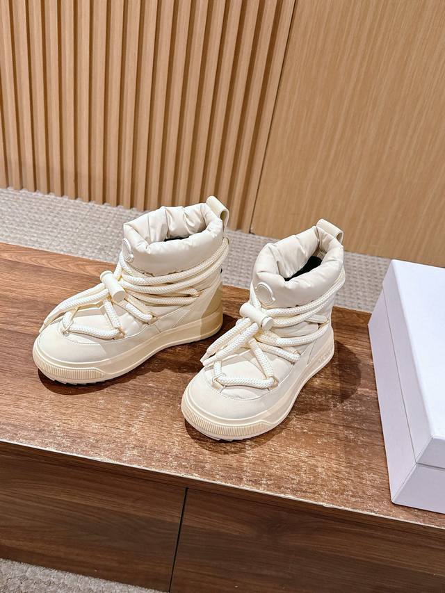 Moncler New High-Top Down Casual Shoes (Ddd) This high-top casual shoe features