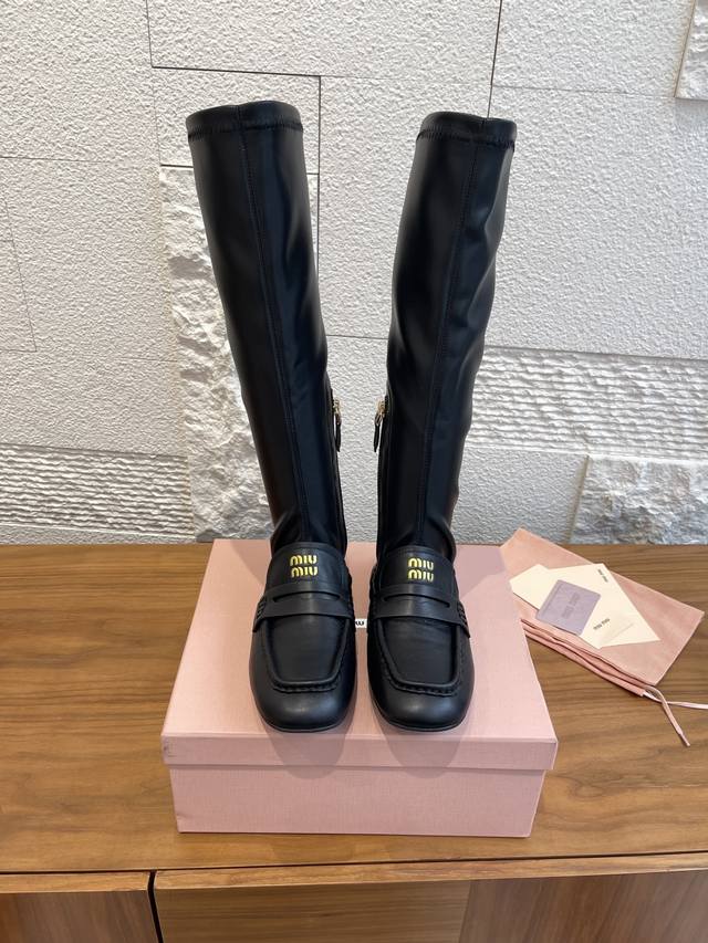 Top Version: Miu Miu 2025 Fall/Winter New Ruffled Inner Zipper Elastic Boots. Th