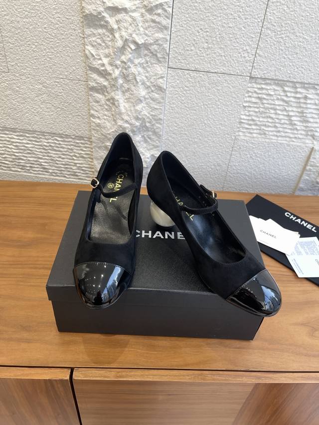 Top Version: Chanel 2025 Early Autumn New Double C Pearl Heel Mary Jane Shoes. C