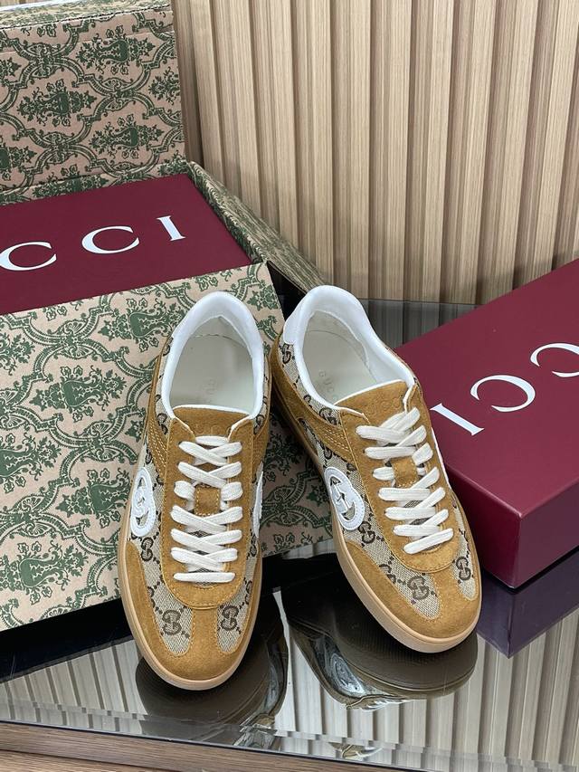Women's + 10 2025 Early Autumn Gucci G75 Series Interlocking GG Gold Velvet Wome