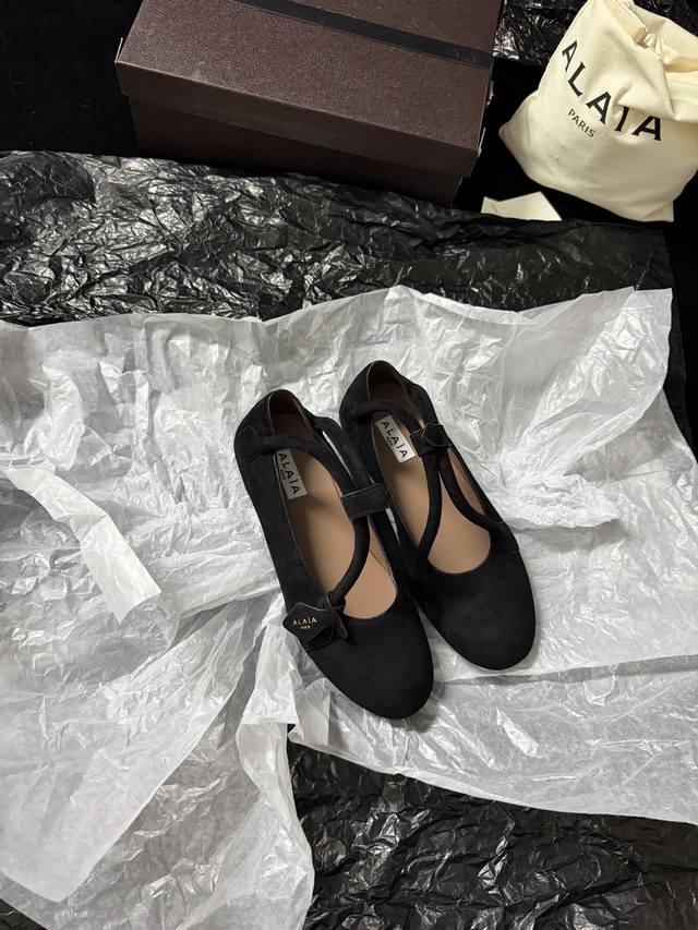 Alaia New Ballet Handbag: This bag perfectly captures French chic with its criss