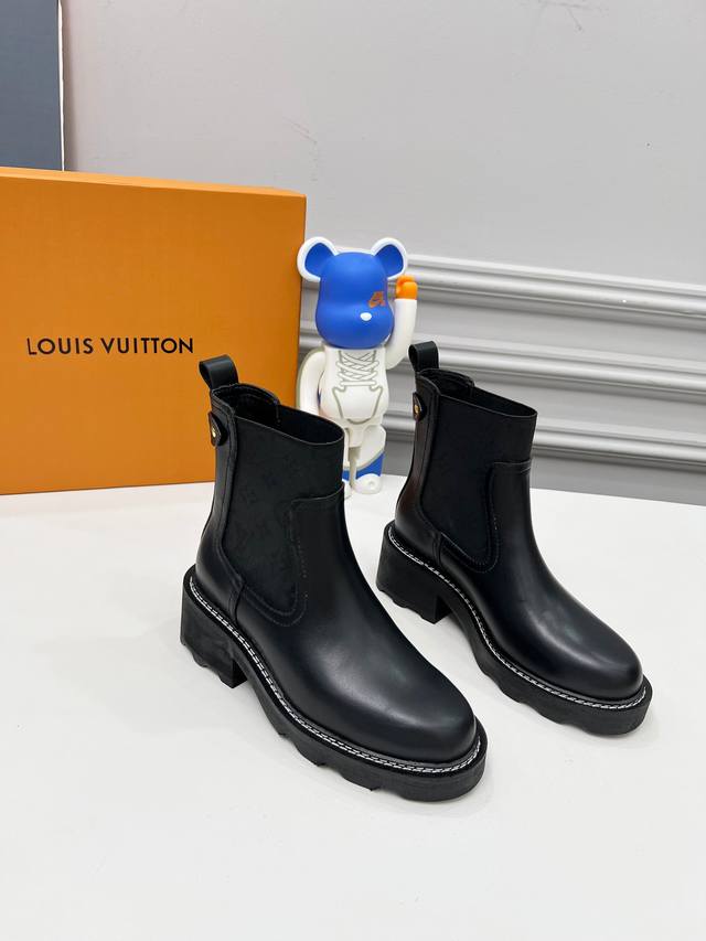 Louis Vuitton 2025 flagship style, a best-selling item from the Paris Fashion We