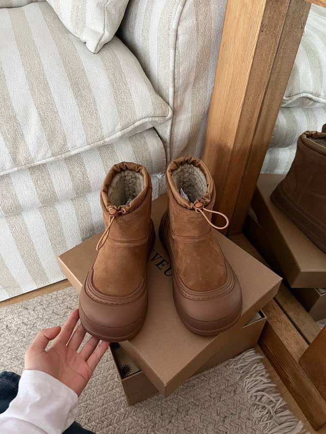 These snow boots are all the rage! The drawstring design is simply divine! Avail