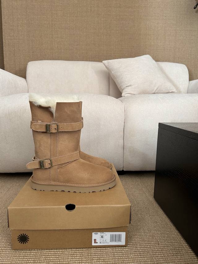 Mid-calf equestrian boots with thin soles. Made with premium A-grade leather and