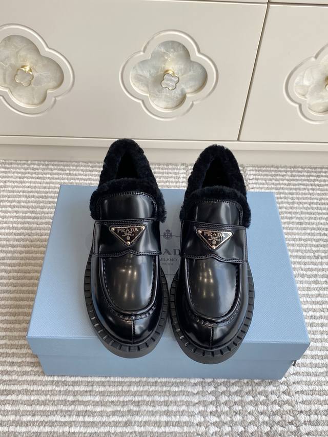 Top-quality Prada 2025 Fall/Winter Triangle Logo Warm Wool Platform Loafers | To