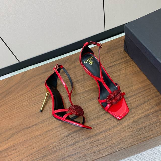 Bal*Ain Lip-shaped Rhinestone Buckle High-Heeled Sandals. Increasingly unique an