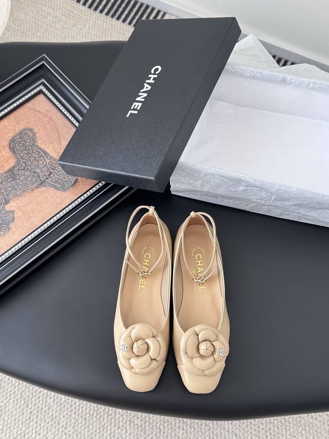 Chanel 25B Mary Jane Shoes. Simple yet sweet and playful! Features a 3D embroide