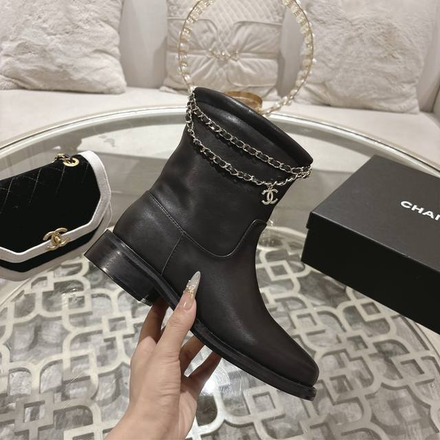 Factory Price P Chanel 25Ss Fall/Winter Runway Chain Ankle Boots The iconic larg