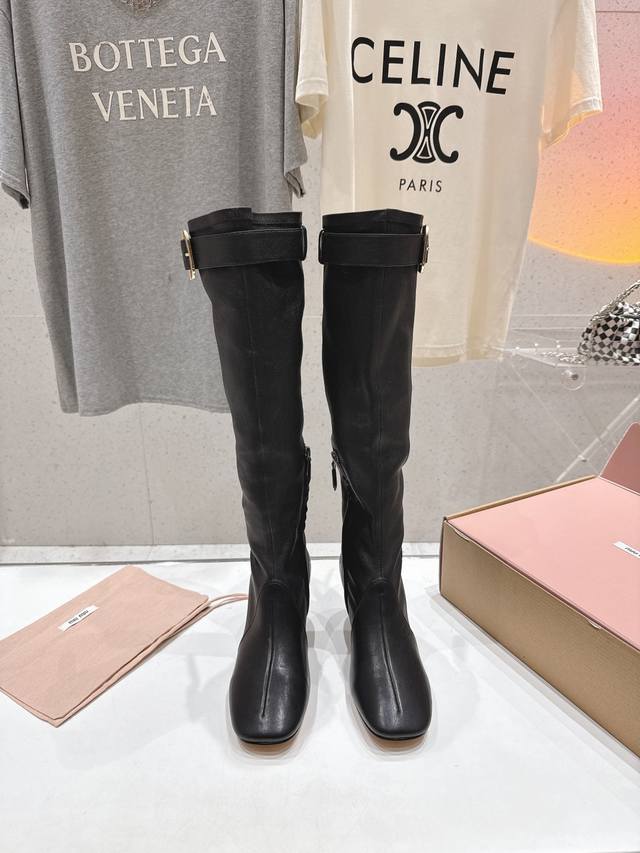 High-quality factory version. Miu Miu F051 2025 Autumn/Winter runway new high-he