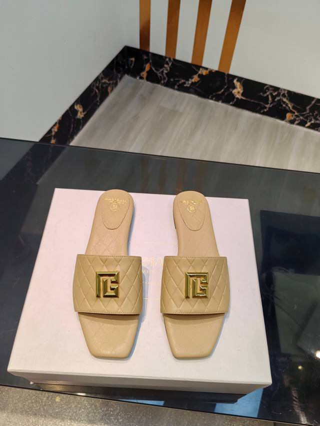 Factory direct, * Balmain Spring/Summer latest runway flat sandals Balmain is a